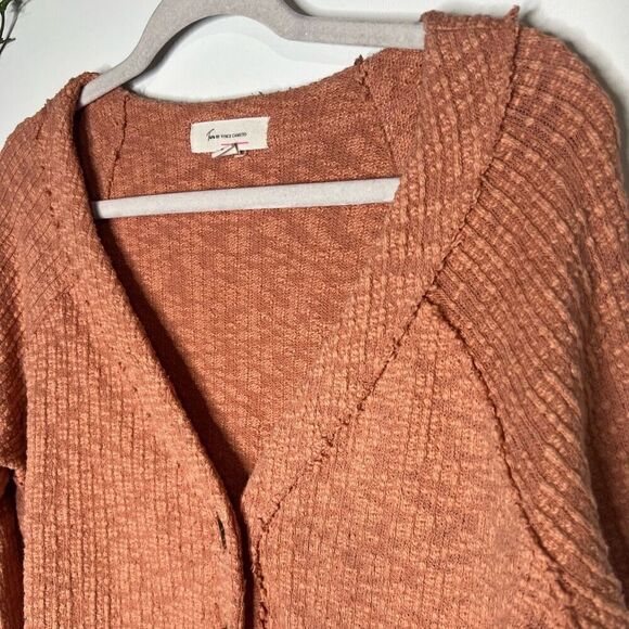 Two by Vince Camuto Peach Pink Vneck Button Up Top Blouse Textured - Picture 3 of 9